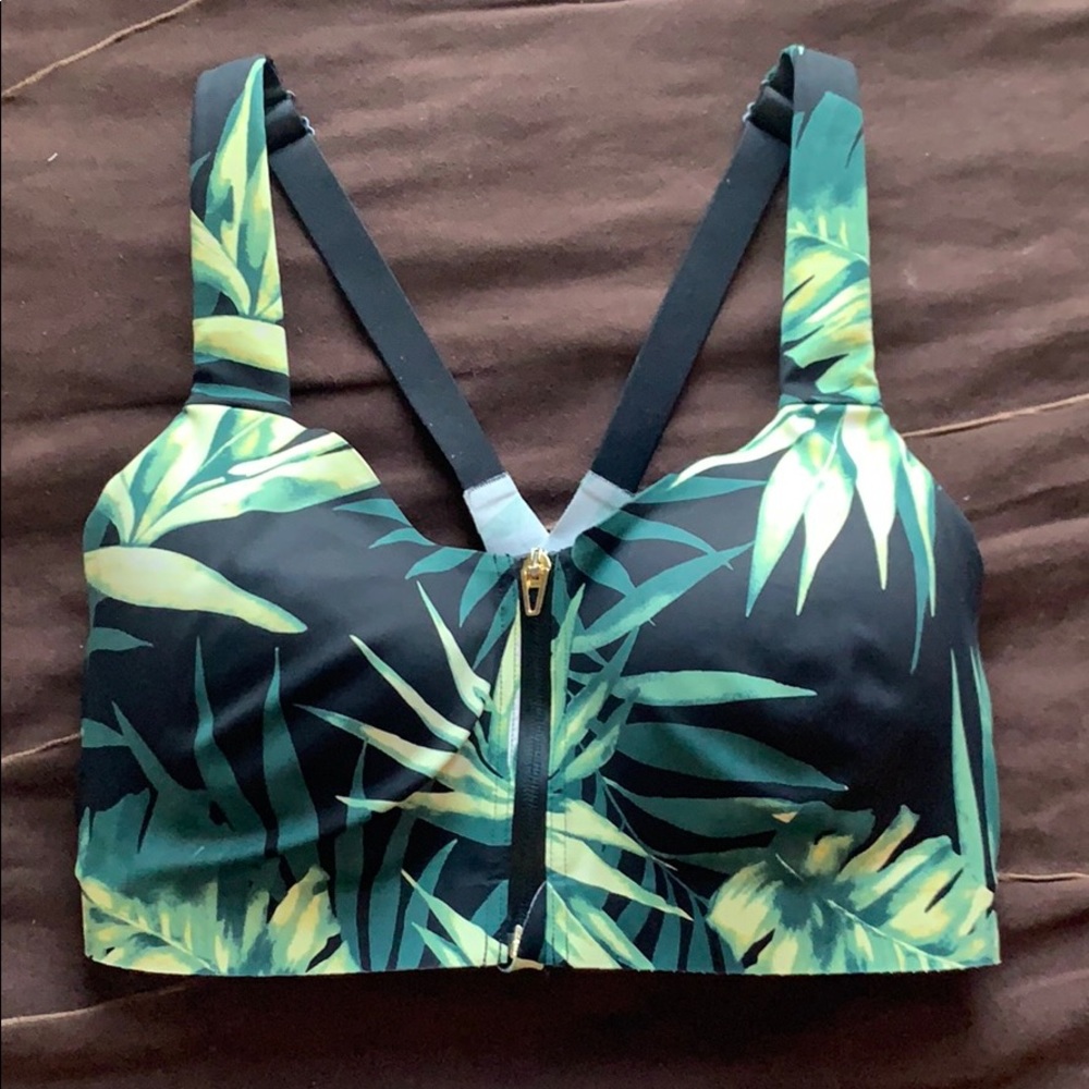 VS Knockout 32DDD Maximum Support Sports Bra